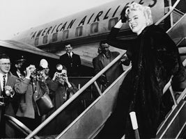 Marilyn Monroe, Boards Airplane, New York