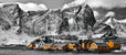 Lofoten Reine Panorama mit gelben Häuser